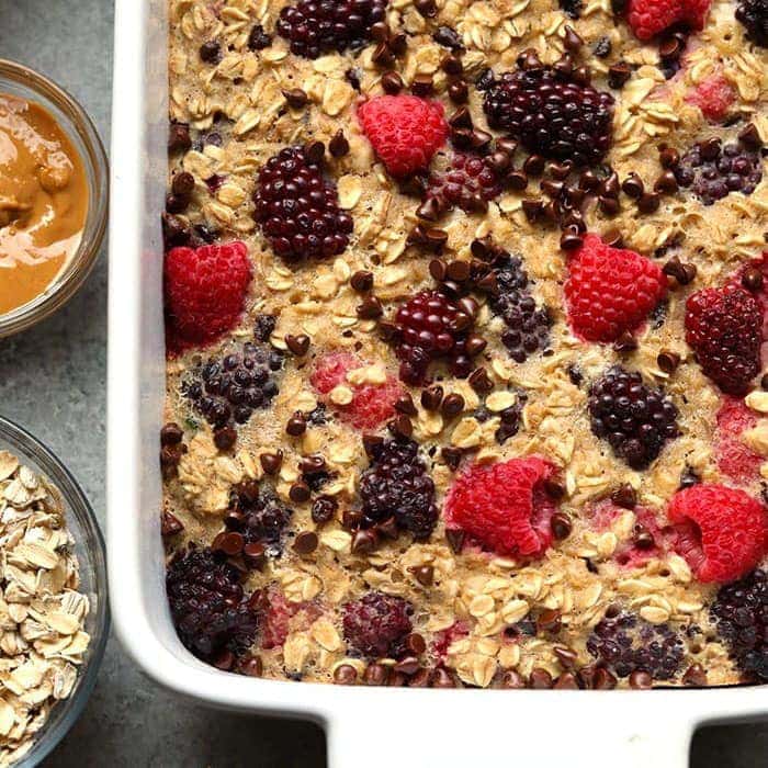 Dark Chocolate Berry Baked Oatmeal: Your Healthy Make-Ahead Breakfast